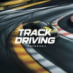 רכב נוסע במסלול מירוצים במהירות, עליו הכיתוב TRACK DRIVING
